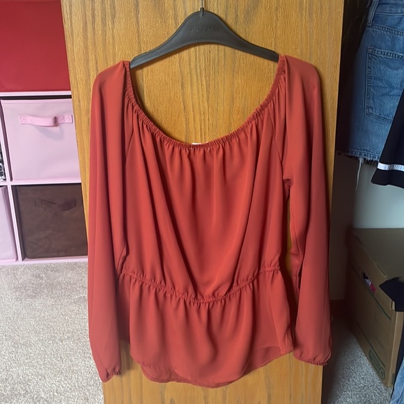 Ardene size medium orange/red coloured top - Picture 2 of 3